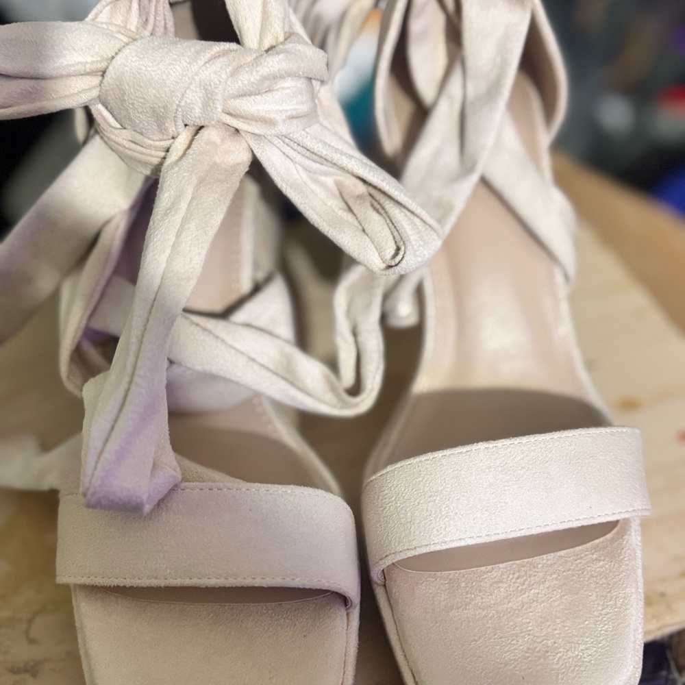 Chic Cream Women's Heels with Bow Detail